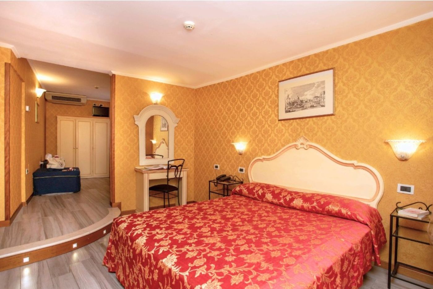 Tintoretto-Hotel-Room-19