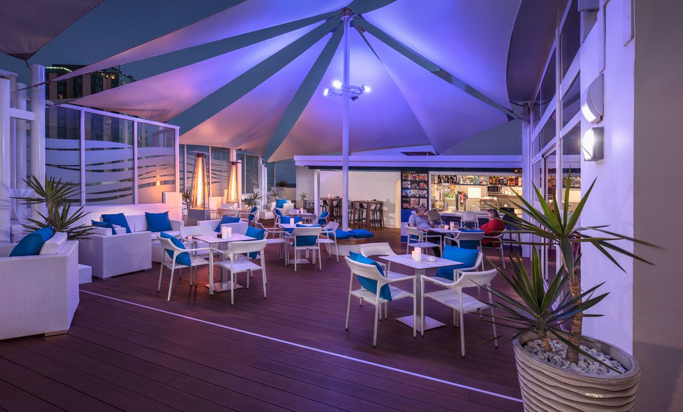 Hotel-Lancelot-Bar-16