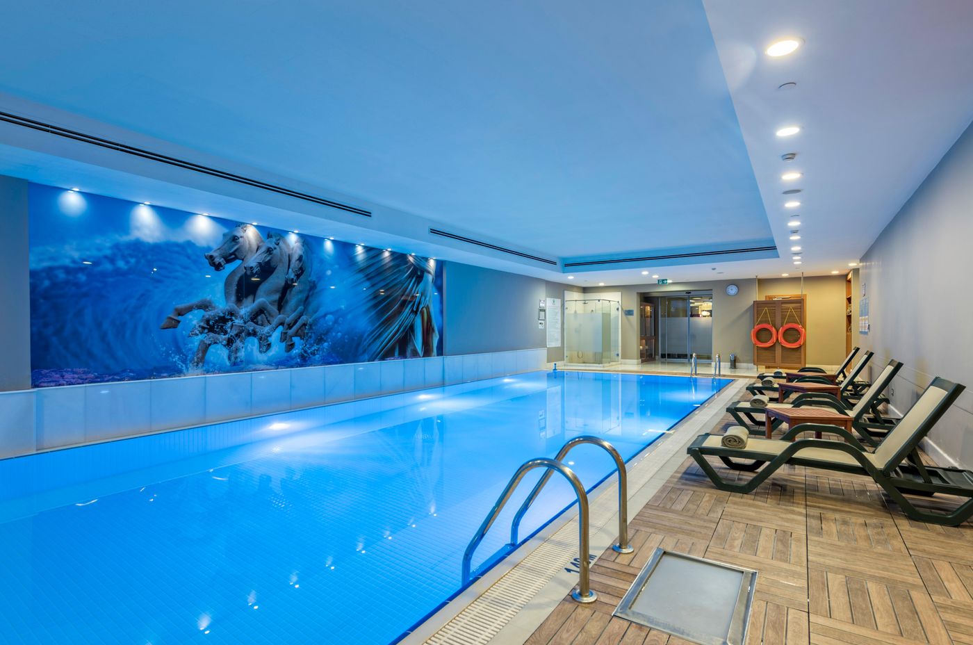 Holiday-Inn-Sisli-Pool-44