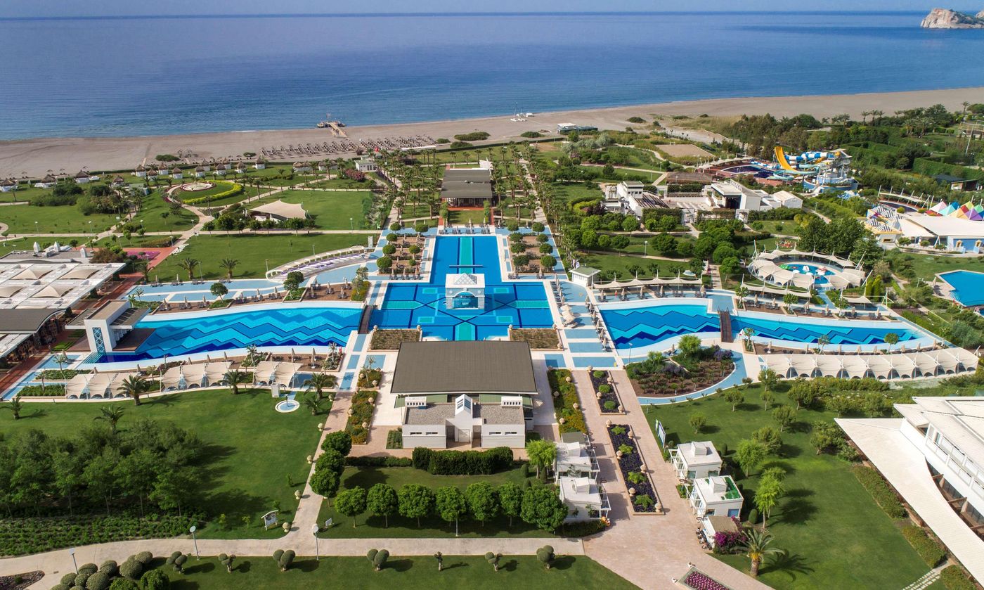 Hilton-Dalaman-Sarigerme-Resort---Spa-Pool-3