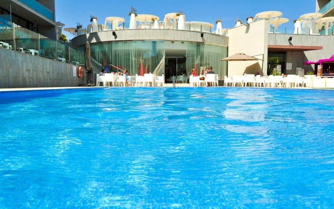 Four-Elements-Suites-Pool-2