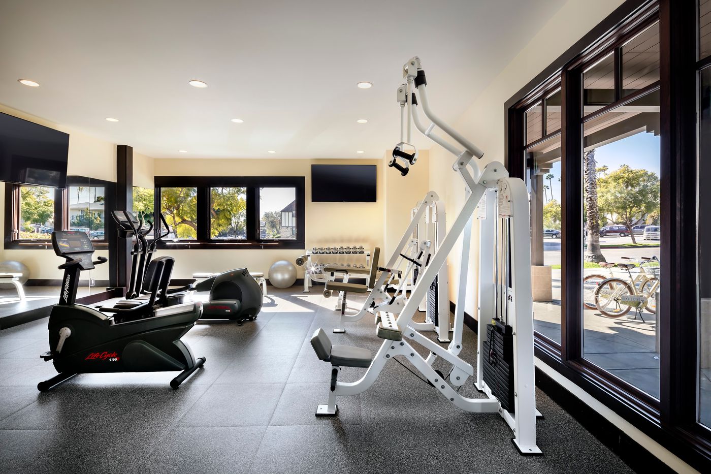 The-Ambrose-Hotel-Sports-and-Entertainment-25