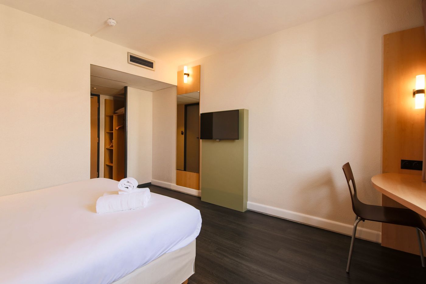 easyHotel-Nice-Palais-de-Congres-Room-19