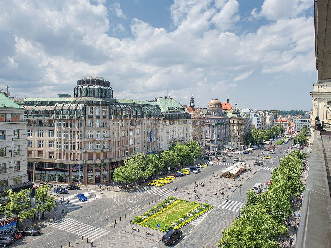 EA-Hotel-Rokoko-General-view-1
