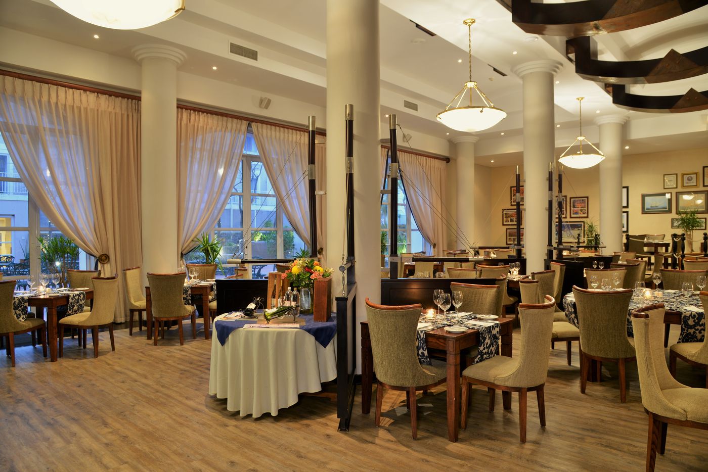 The-Commodore-Restaurant-54