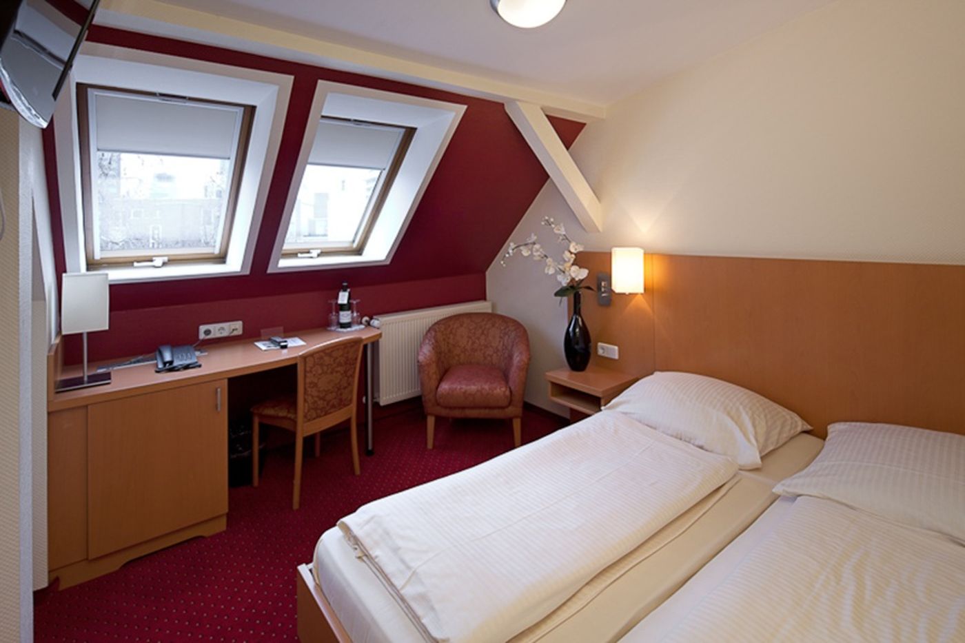 Air-in-Berlin-Hotel-Room-8