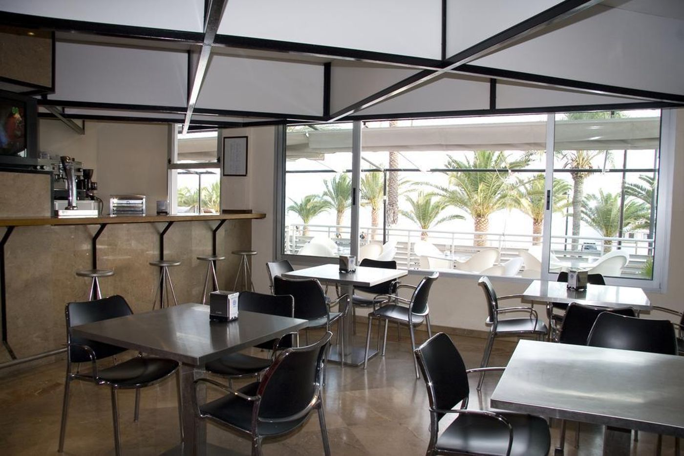 Hotel-Neptuno-Bar-25