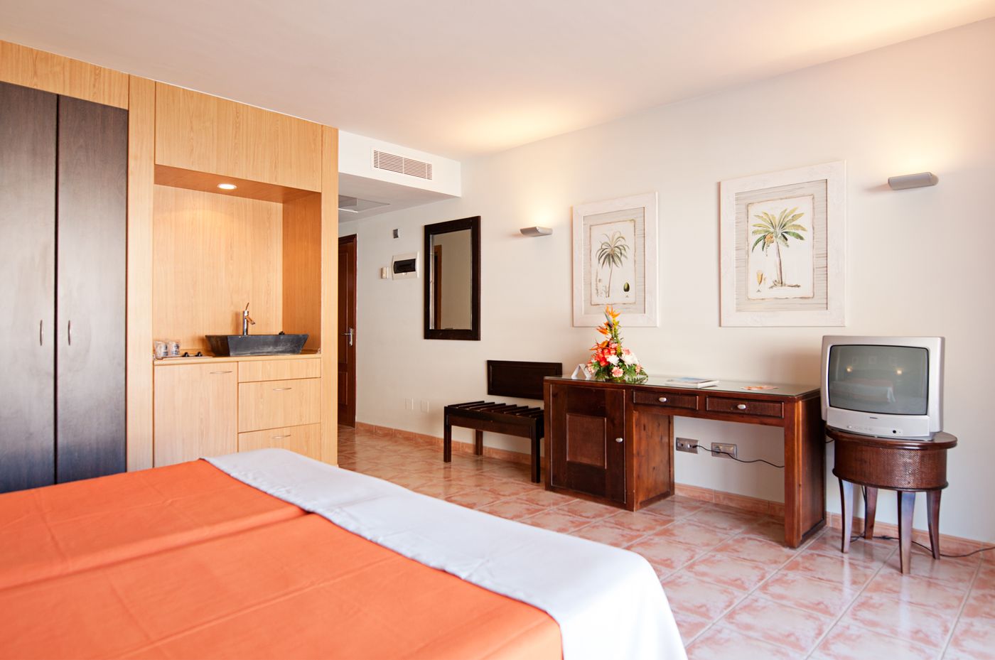 LIVVO-Costa-Taurito---Waterpark-Room-35