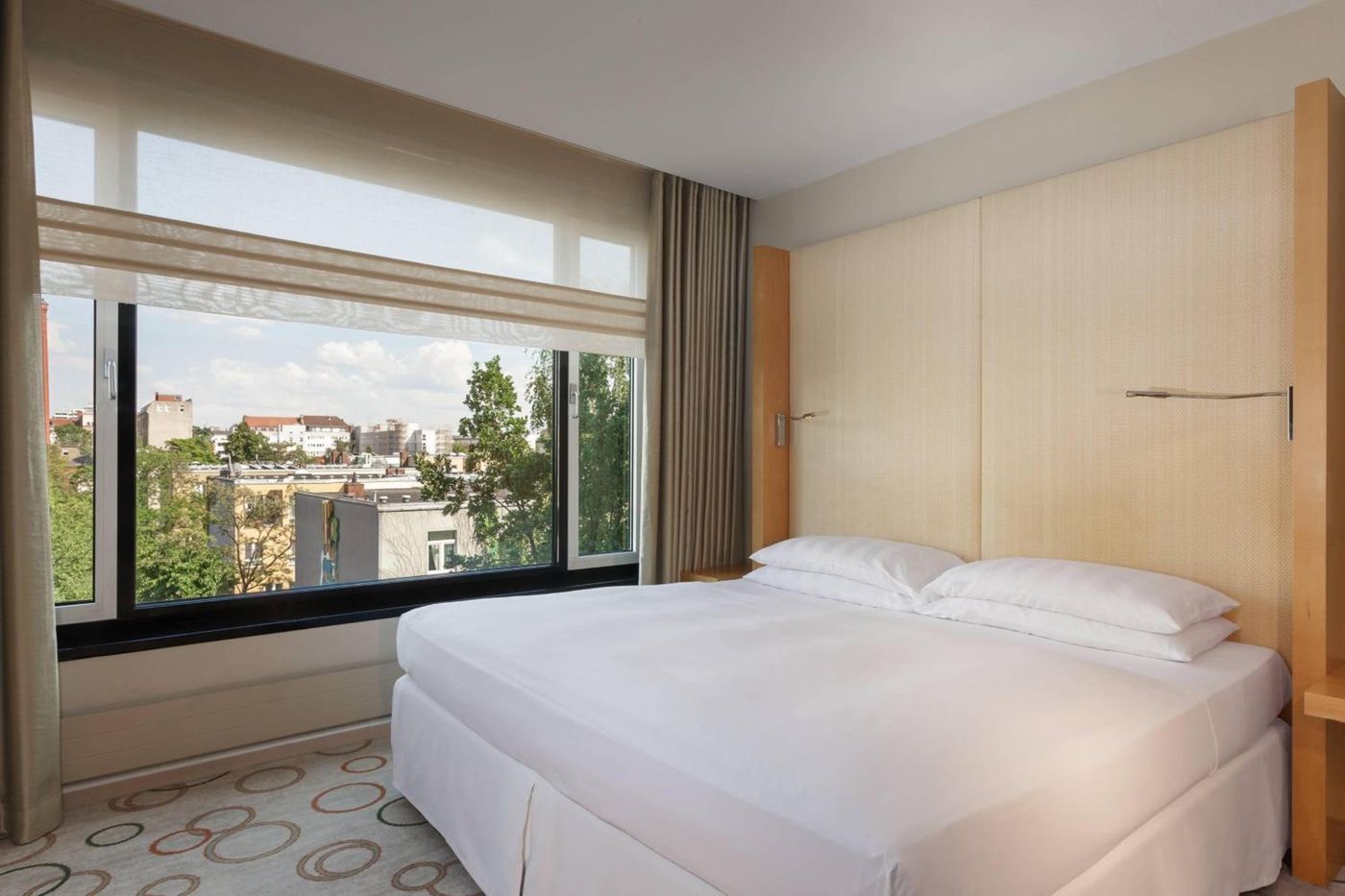 Sheraton-Berlin-Grand-Hotel-Esplanade-General-view-38