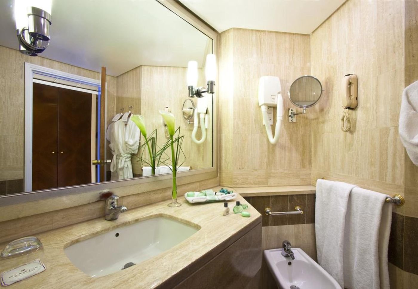 Warwick-Paris-Room-37