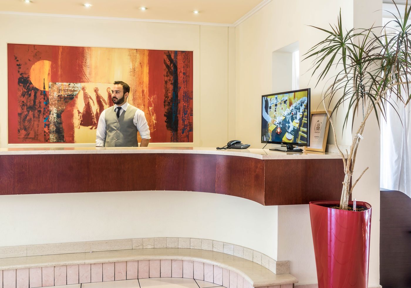 Castello-City-Lobby-46