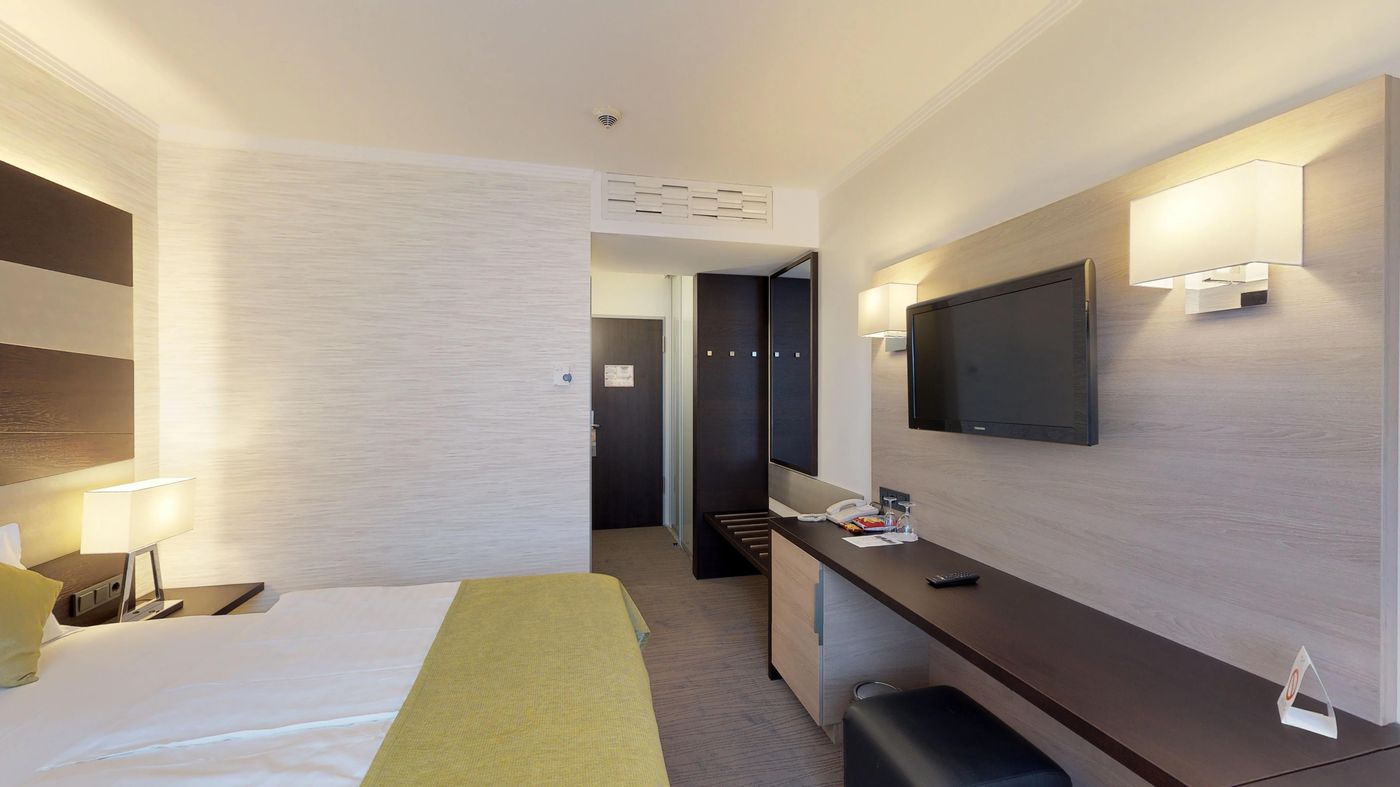 Alvisse-Parc-Hotel-Room-8