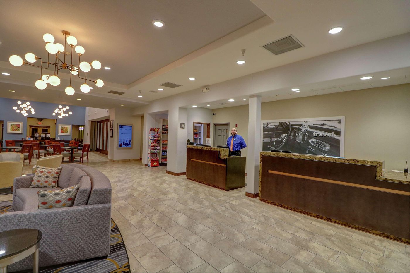 Hampton-Inn-Tropicana-Lobby-15