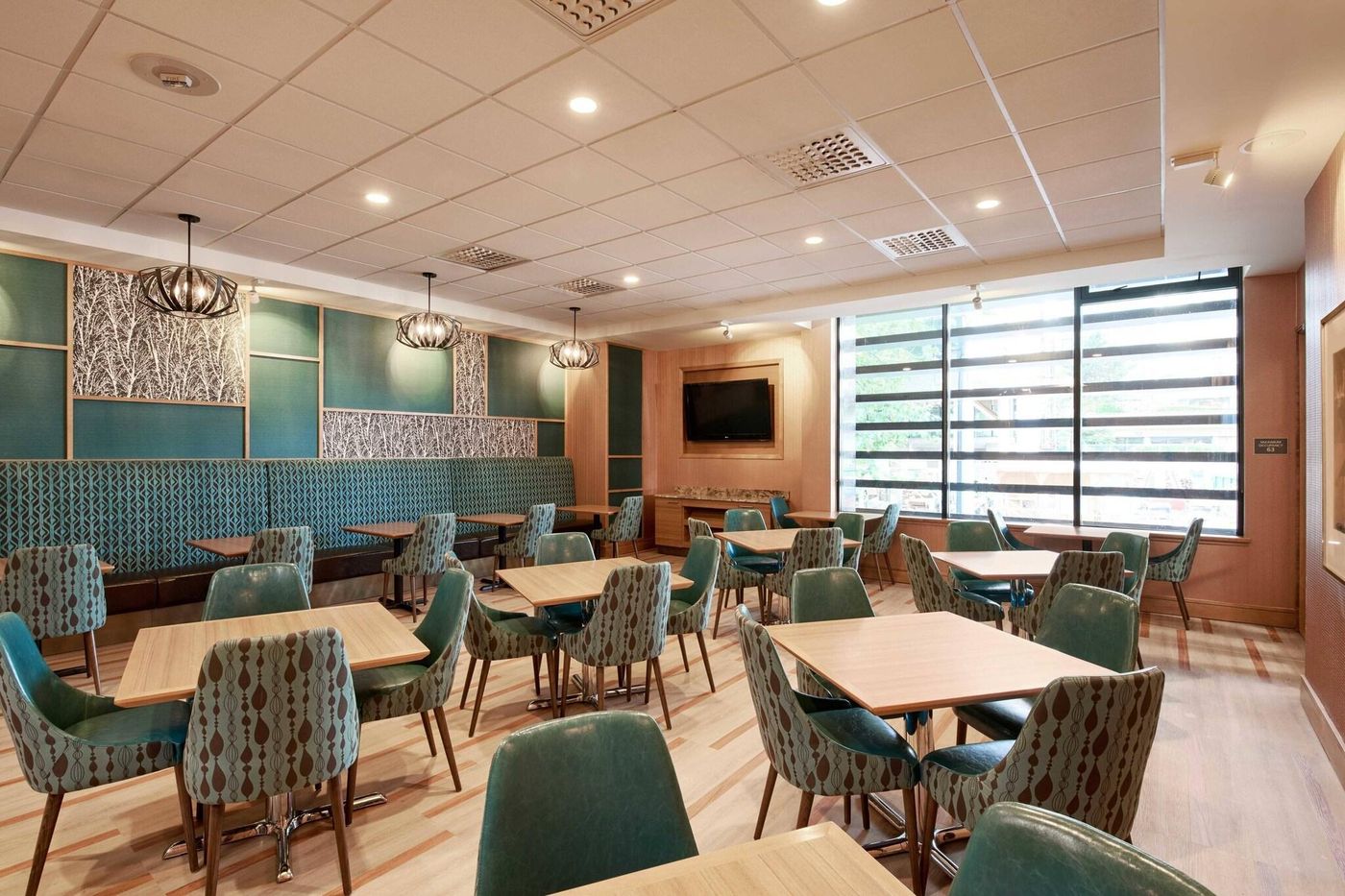 Residence-Inn-By-Marriott-Vancouver-Downtown-Restaurant-16