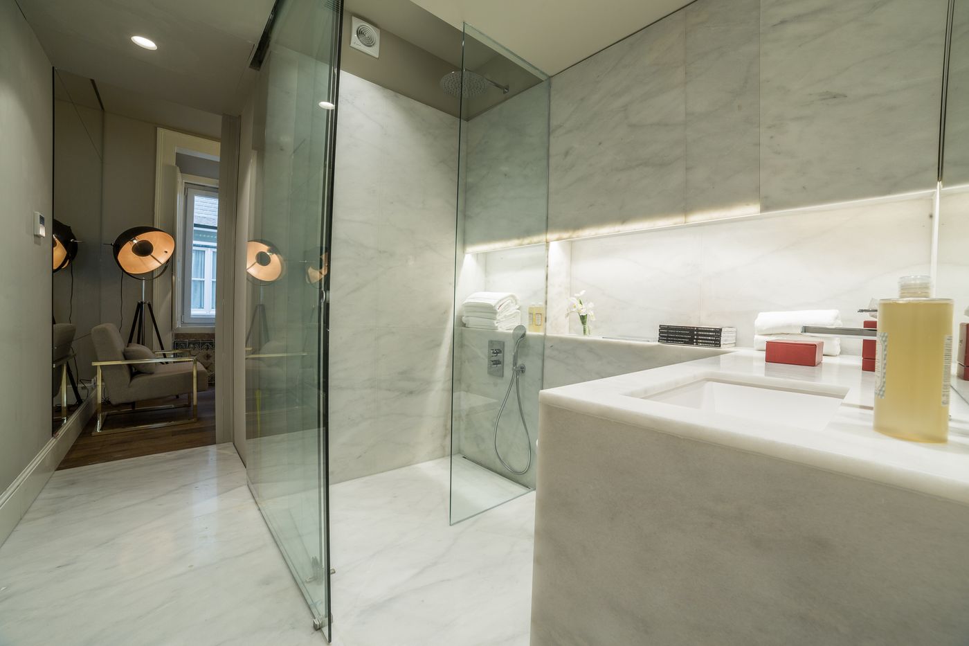 Dare-Lisbon-House-Room-30