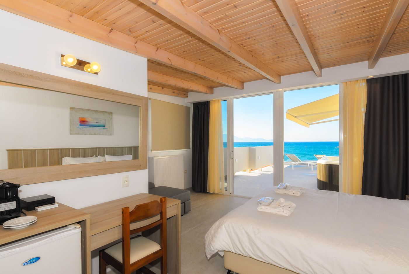 Iakinthos-Tsilivi-Beach-Room-23