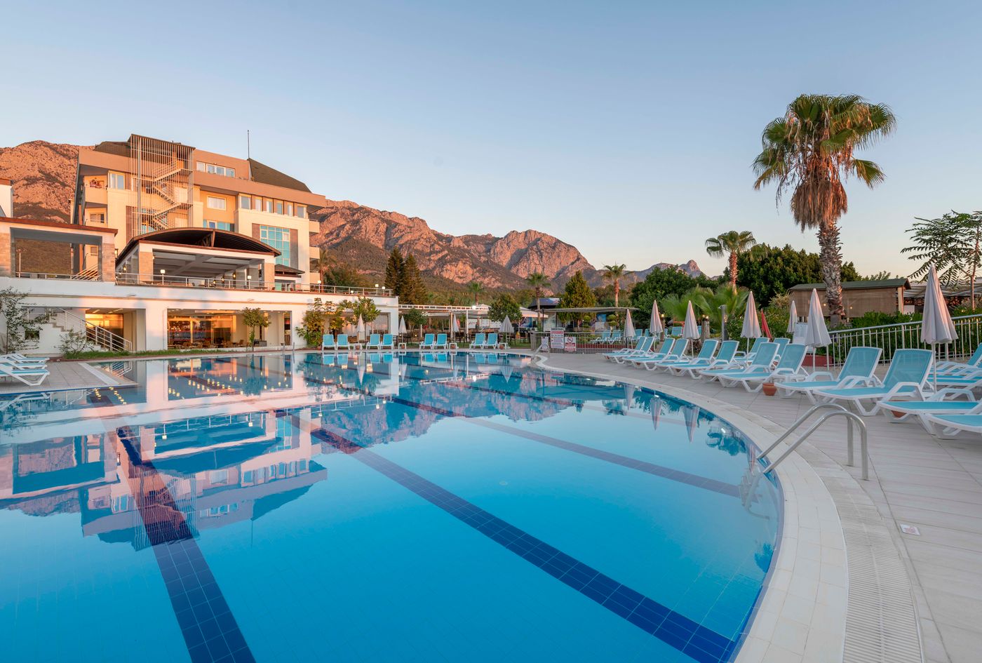 Armas-Gul-Beach-Pool-3