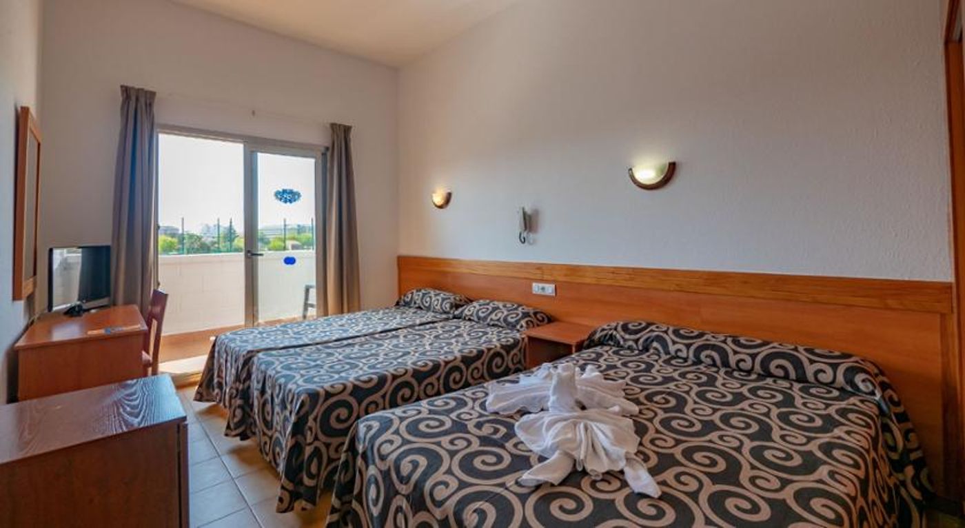 Santa-Susanna-Resort-Room-16