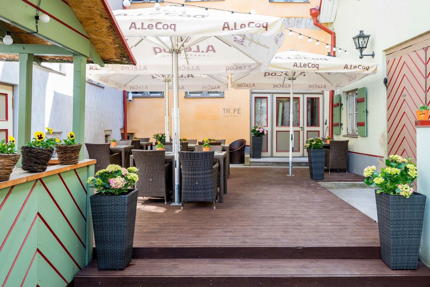 Meriton-Old-Town-Garden-Terrace-30