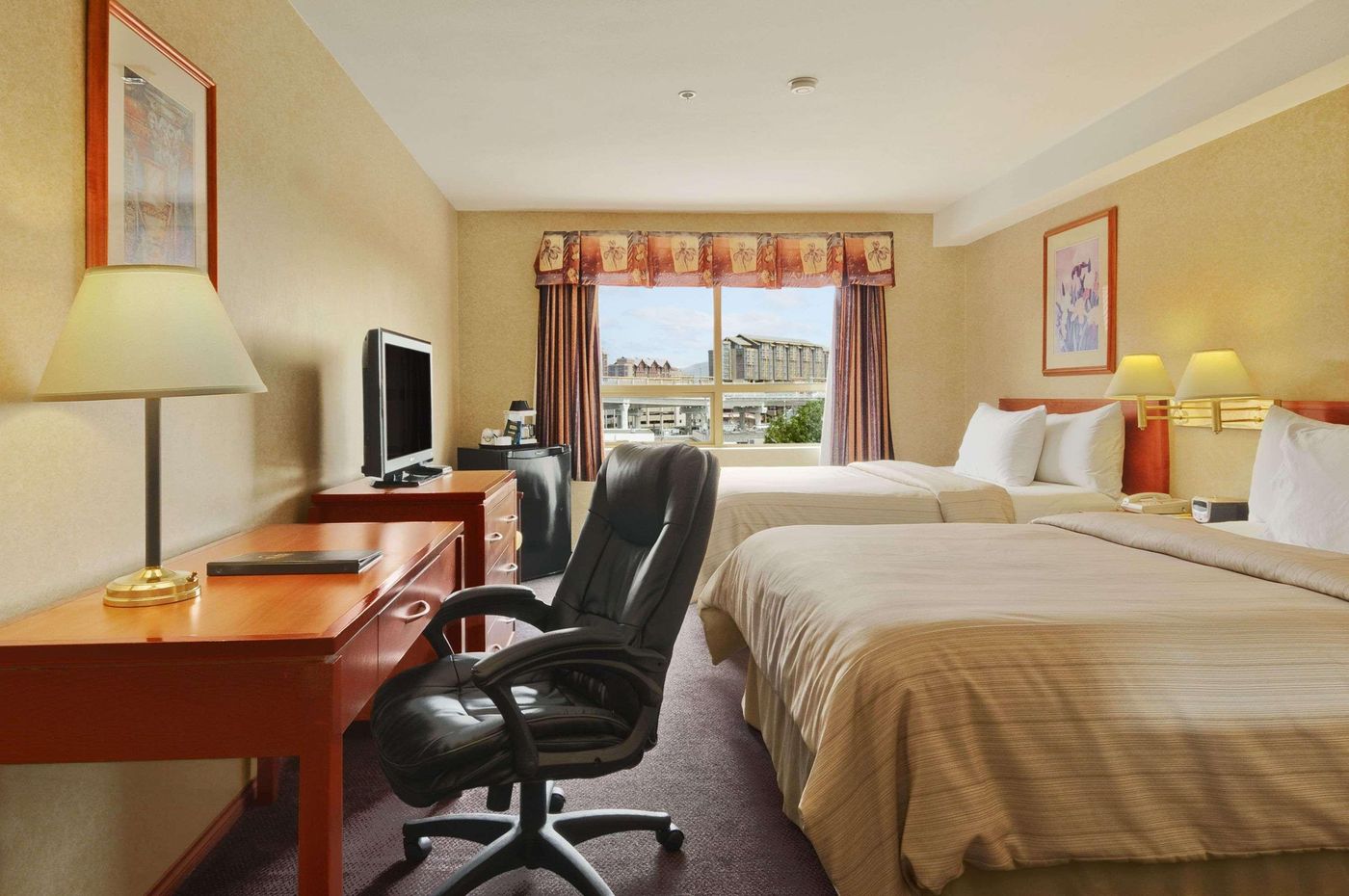 Days-Inn-by-Wyndham-Vancouver-Airport-Room-4