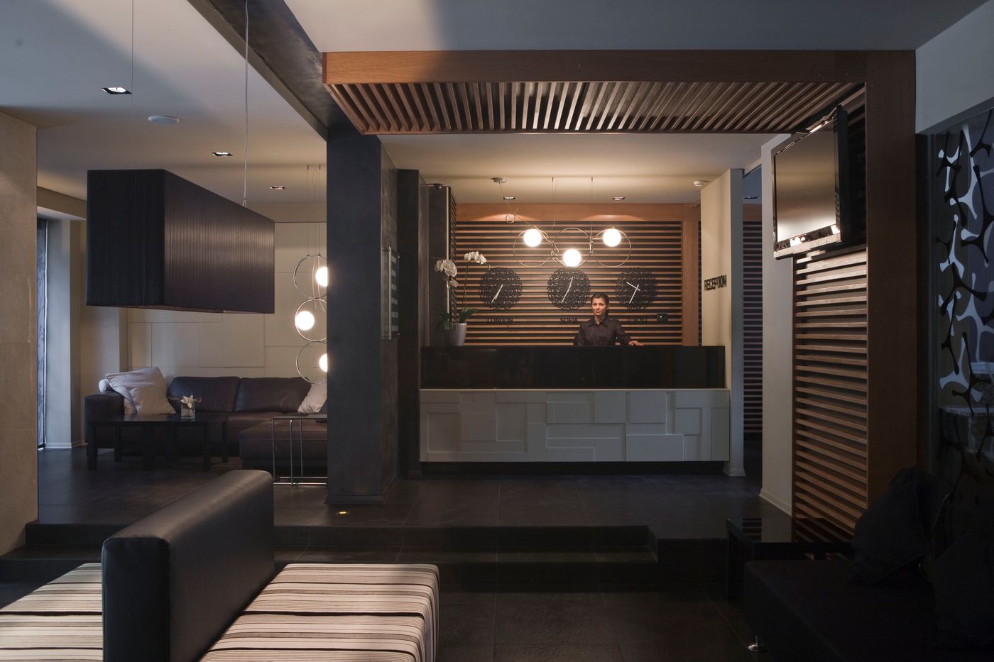 Famous-House-Lobby-2