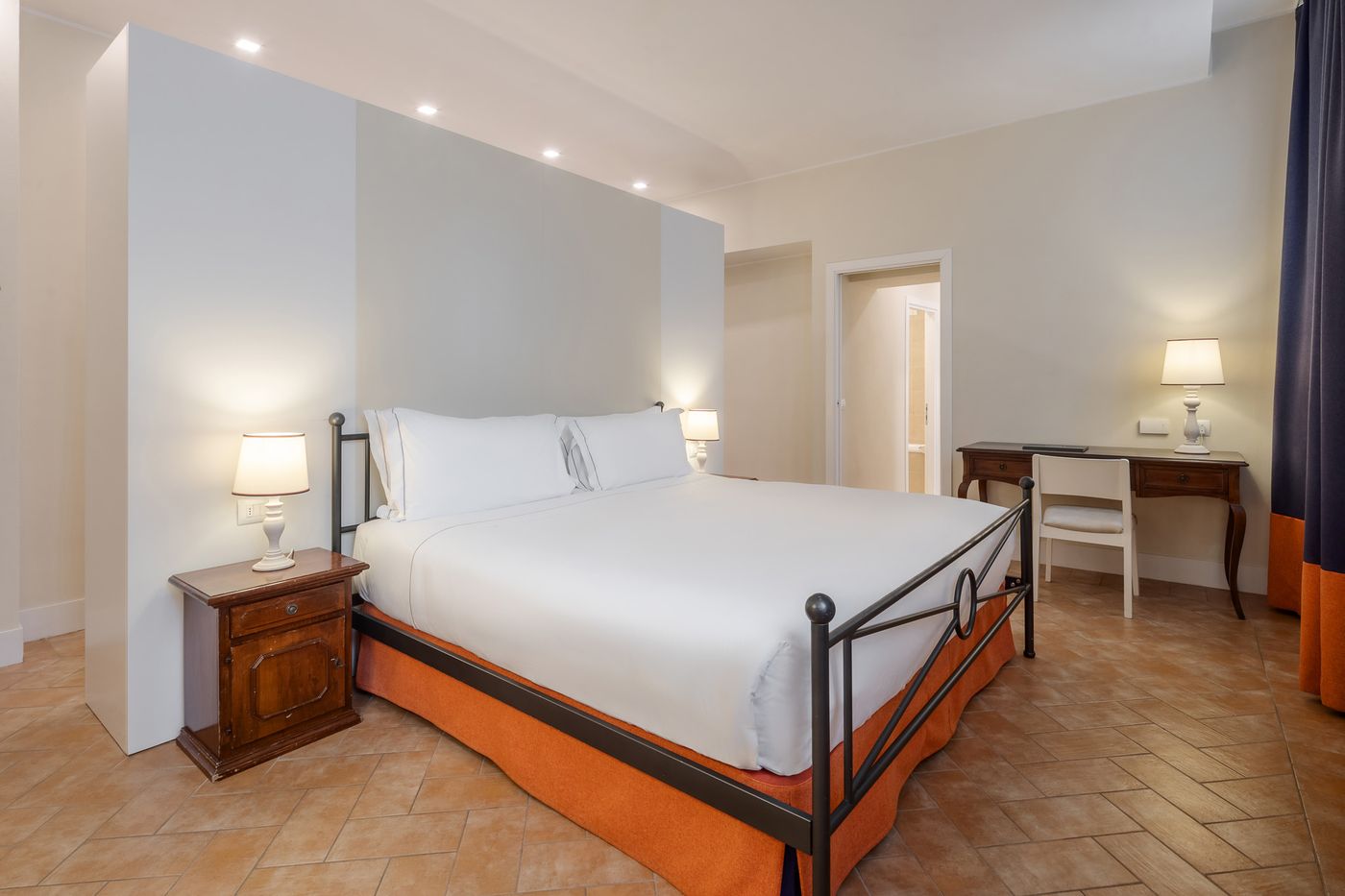 Donna-Camilla-Savelli-Room-15