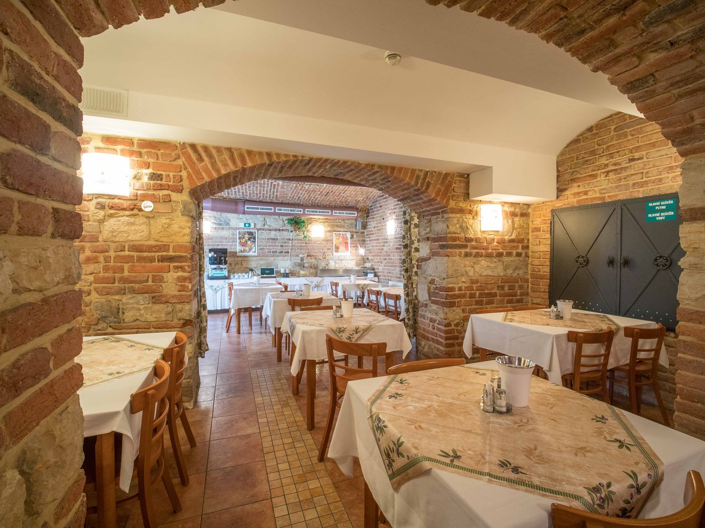 Alton-Prague-Restaurant-15