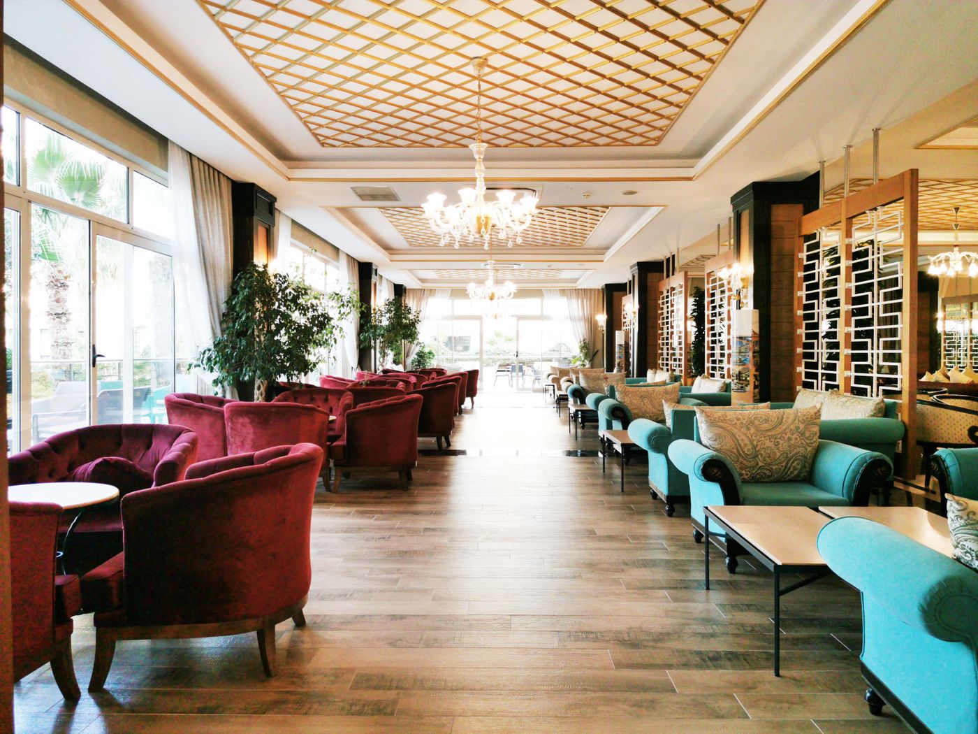 Side-Crown-Palace-Lobby-28