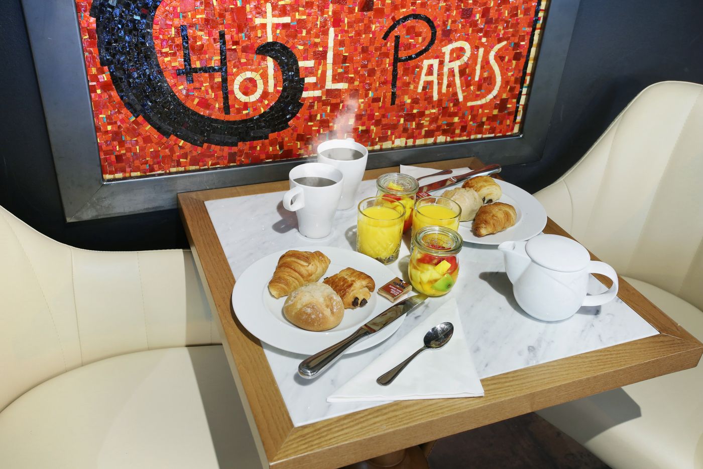 Le-Chat-Noir-Restaurant-24