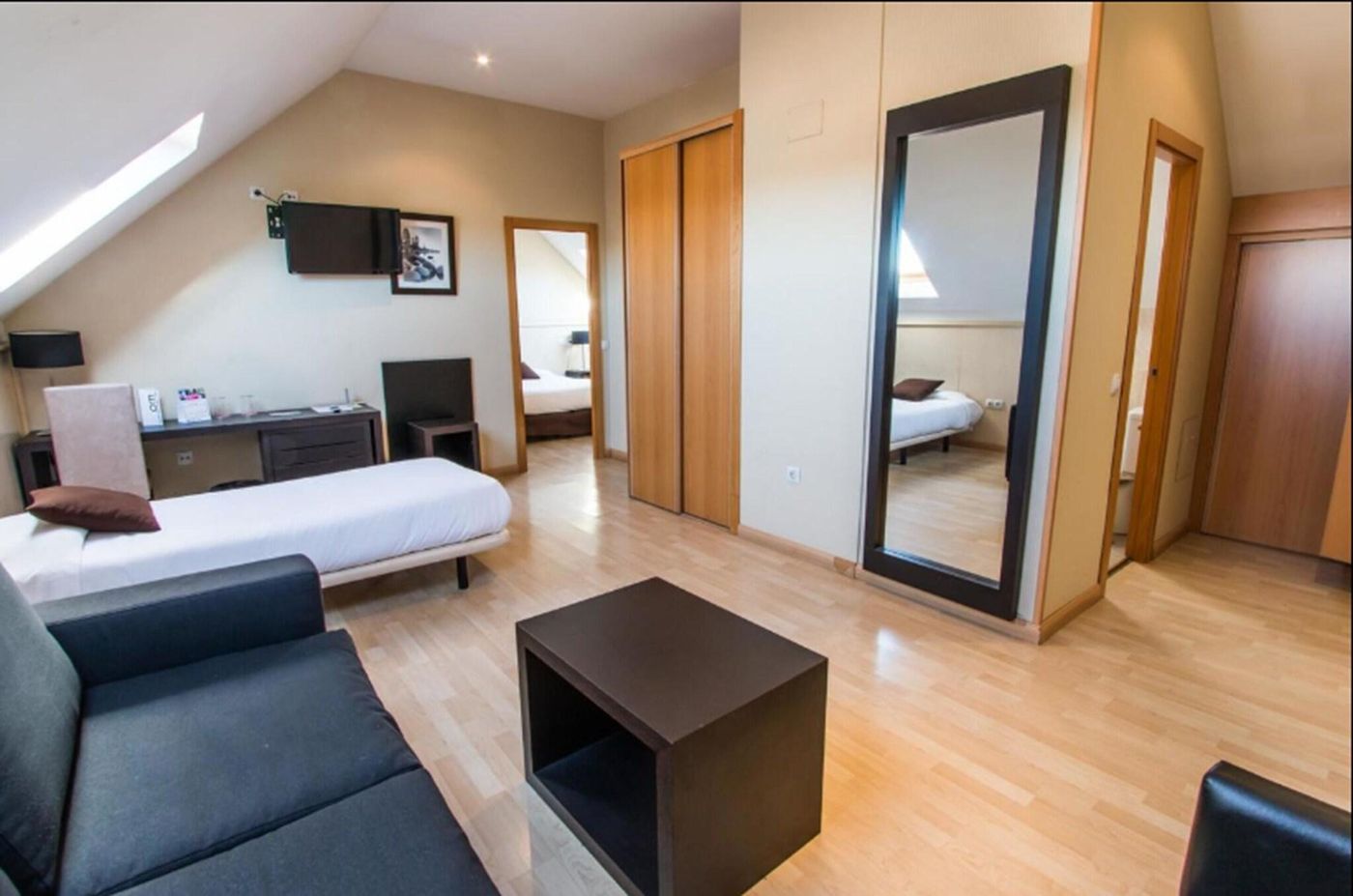 Hotel-Suites-Feria-de-Madrid-Room-22