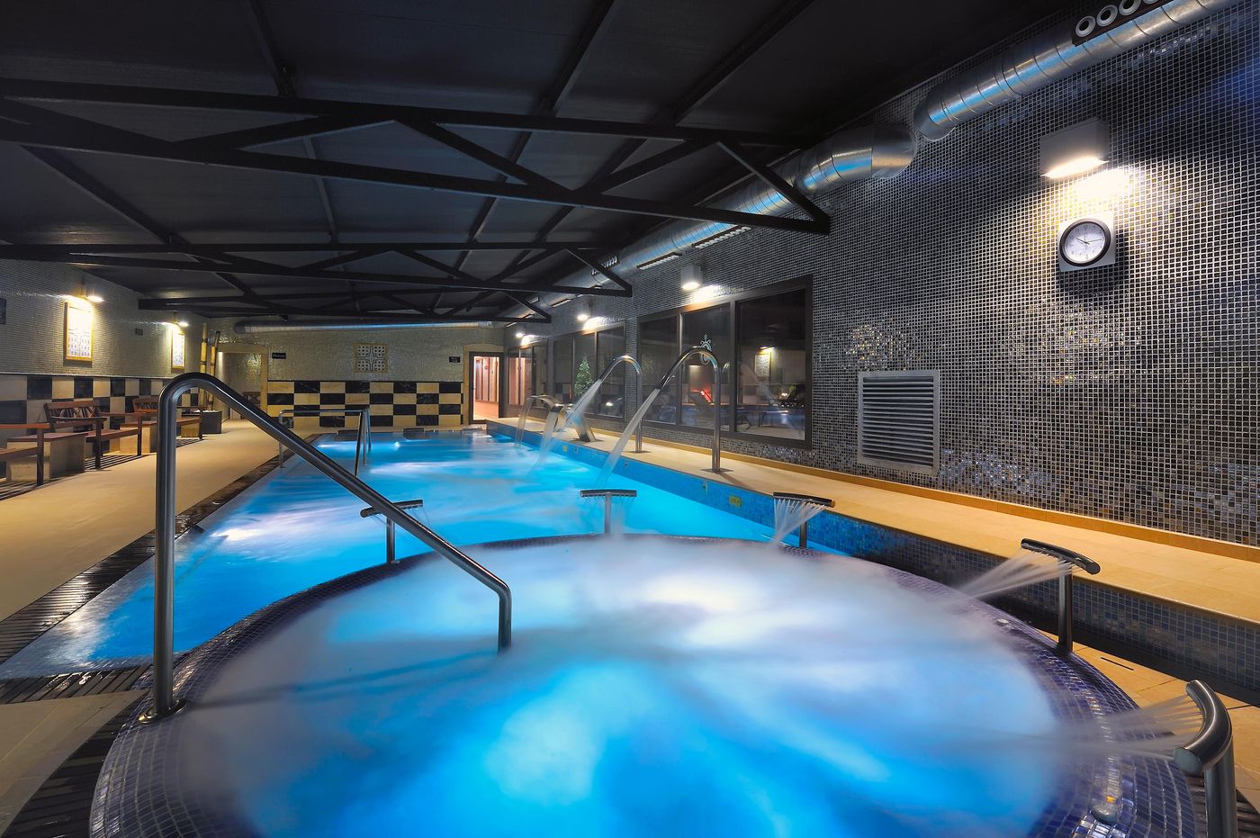 Salles-Hotel-Aeroport-de-Girona-Sports-and-Entertainment-39