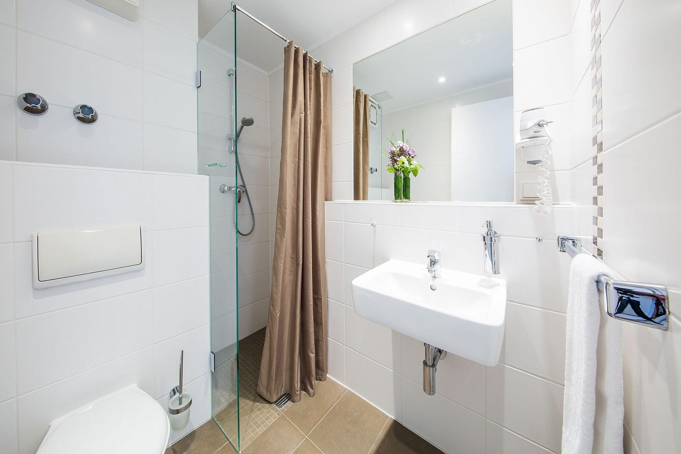 Lindemann-Hotel-Fjord-Room-30