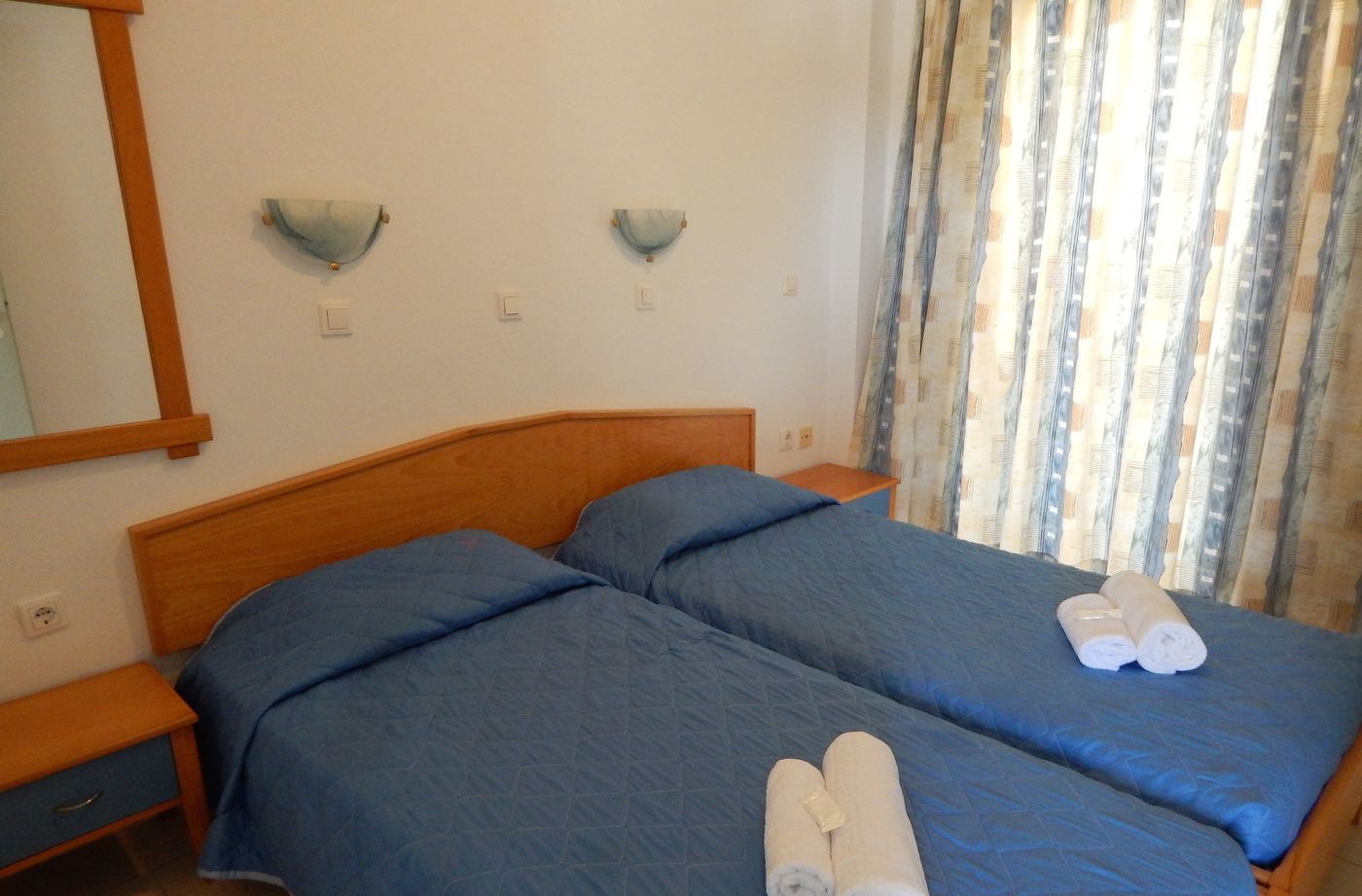 Dreams-4U-Apartments-Room-28