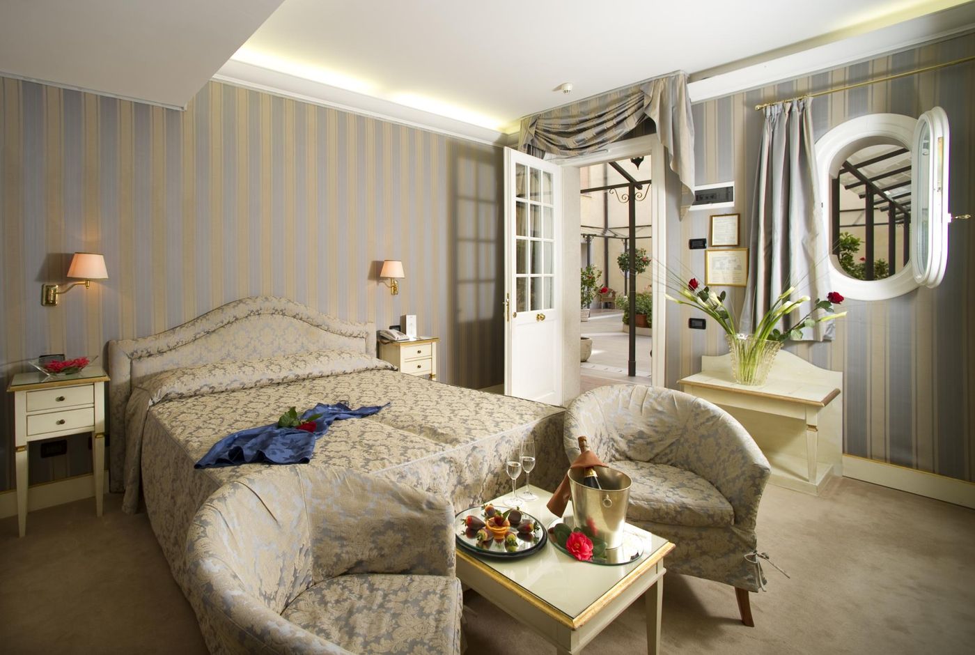 Carlton-on-the-Grand-Canal-General-view-13