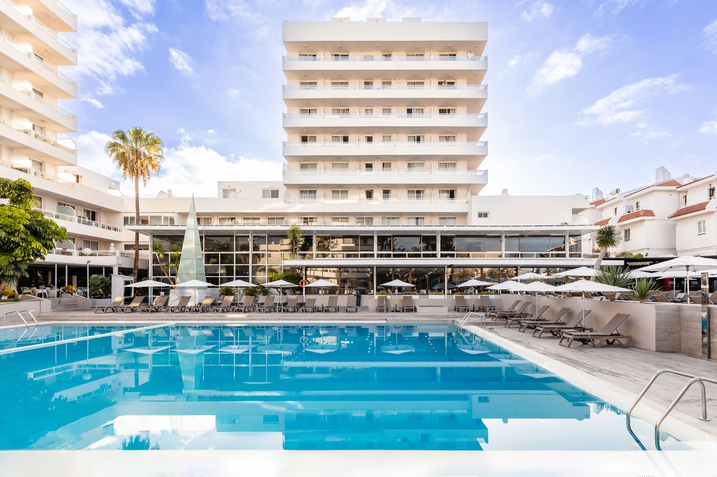 Catalonia-Oro-Negro-Pool-2