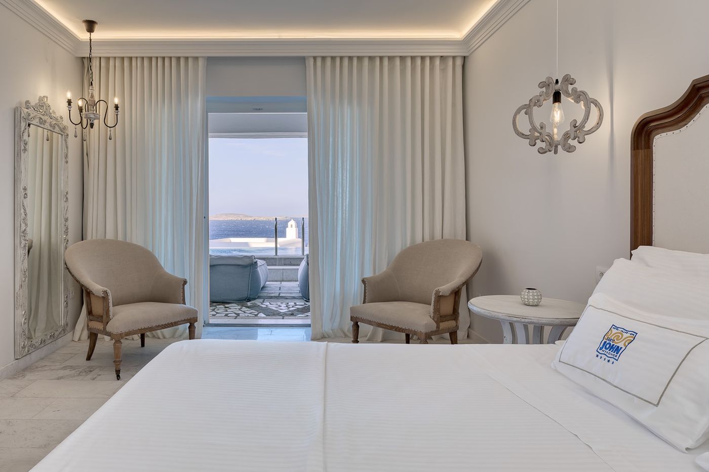 Saint-John-Hotel-Villas---Spa-Room-34