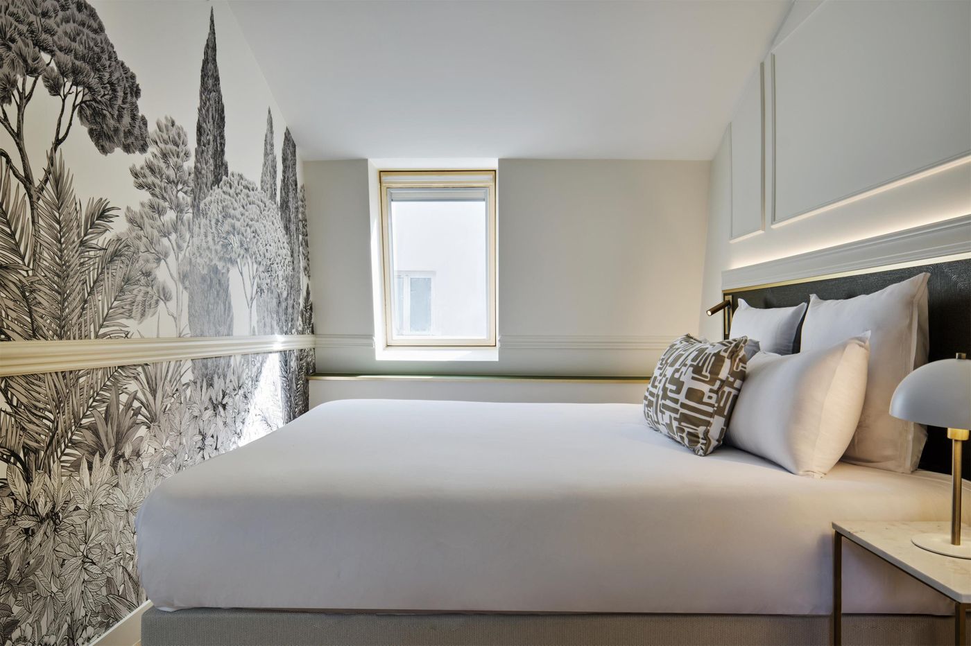 Moulin-Plaza-Room-34