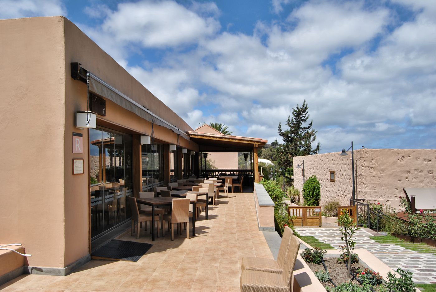 Hotel-Rural-El-Mondalon-Terrace-12