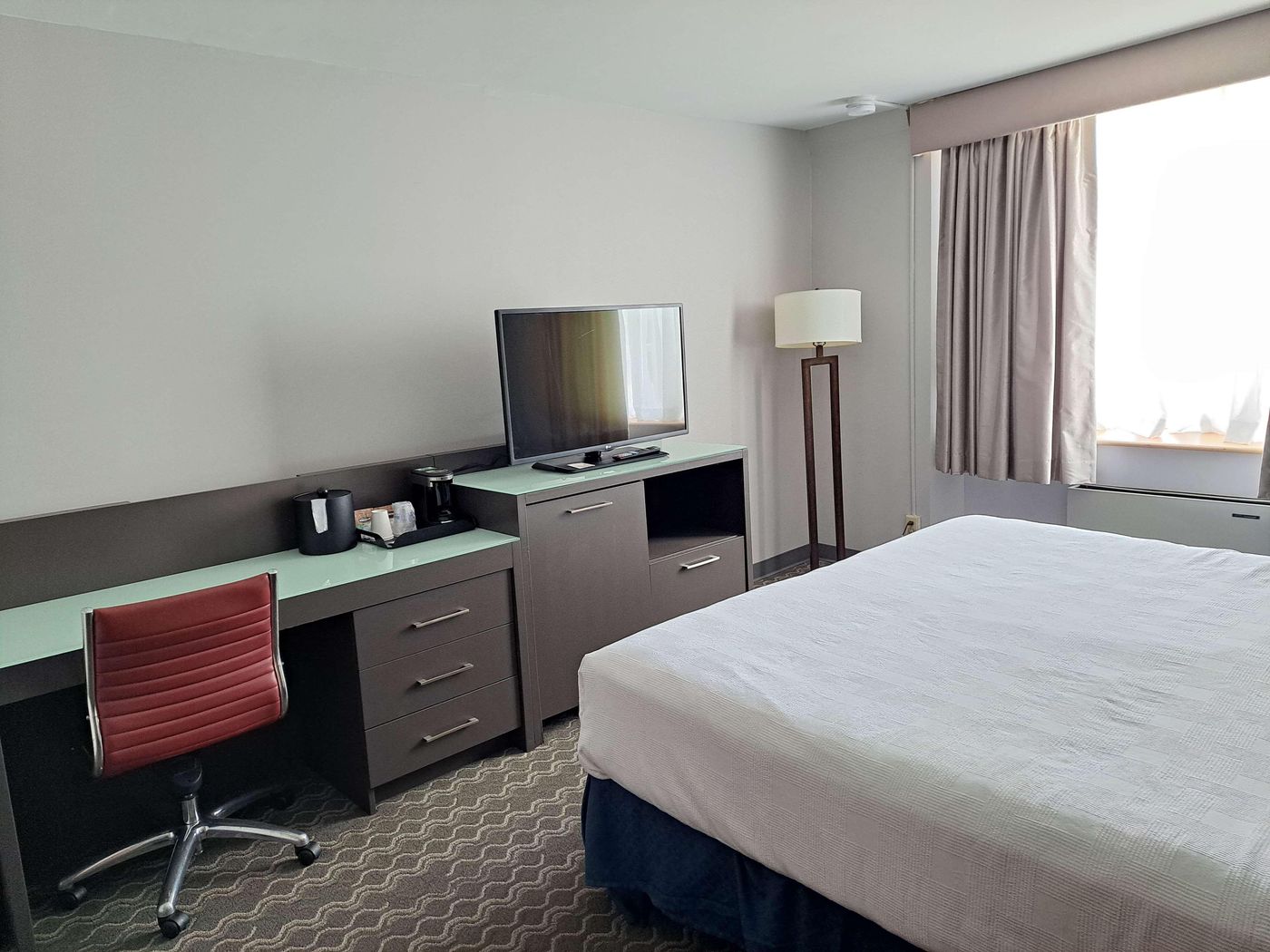 Best-Western-Plus-Vancouver-Airport-Hotel-Room-22