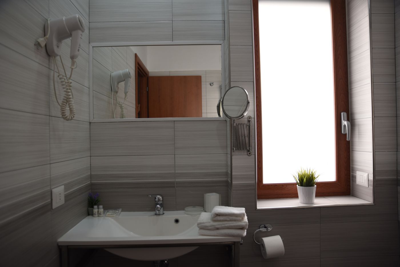 The-Night-Sorrento-Room-12