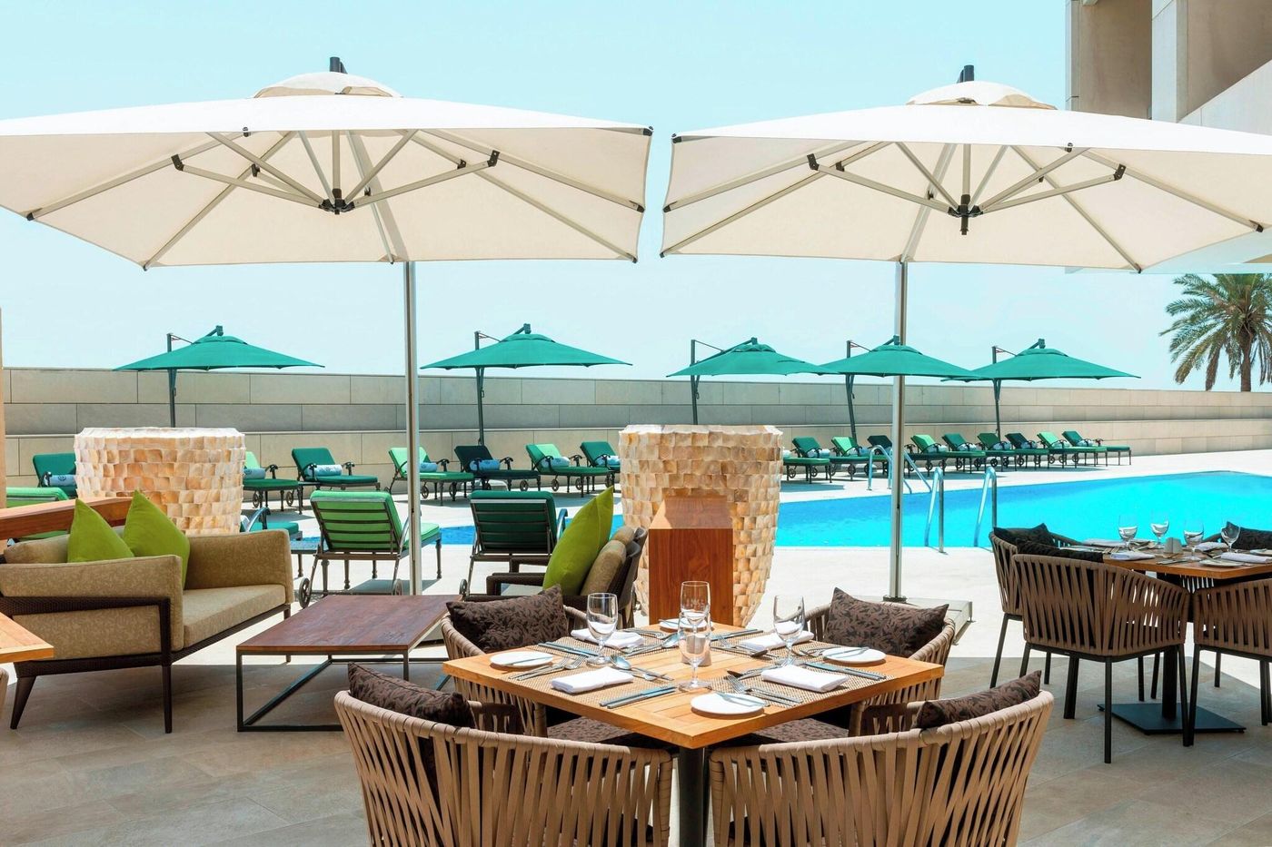 Sheraton-Dubai-Creek-Hotel-and-Towers-Restaurant-86