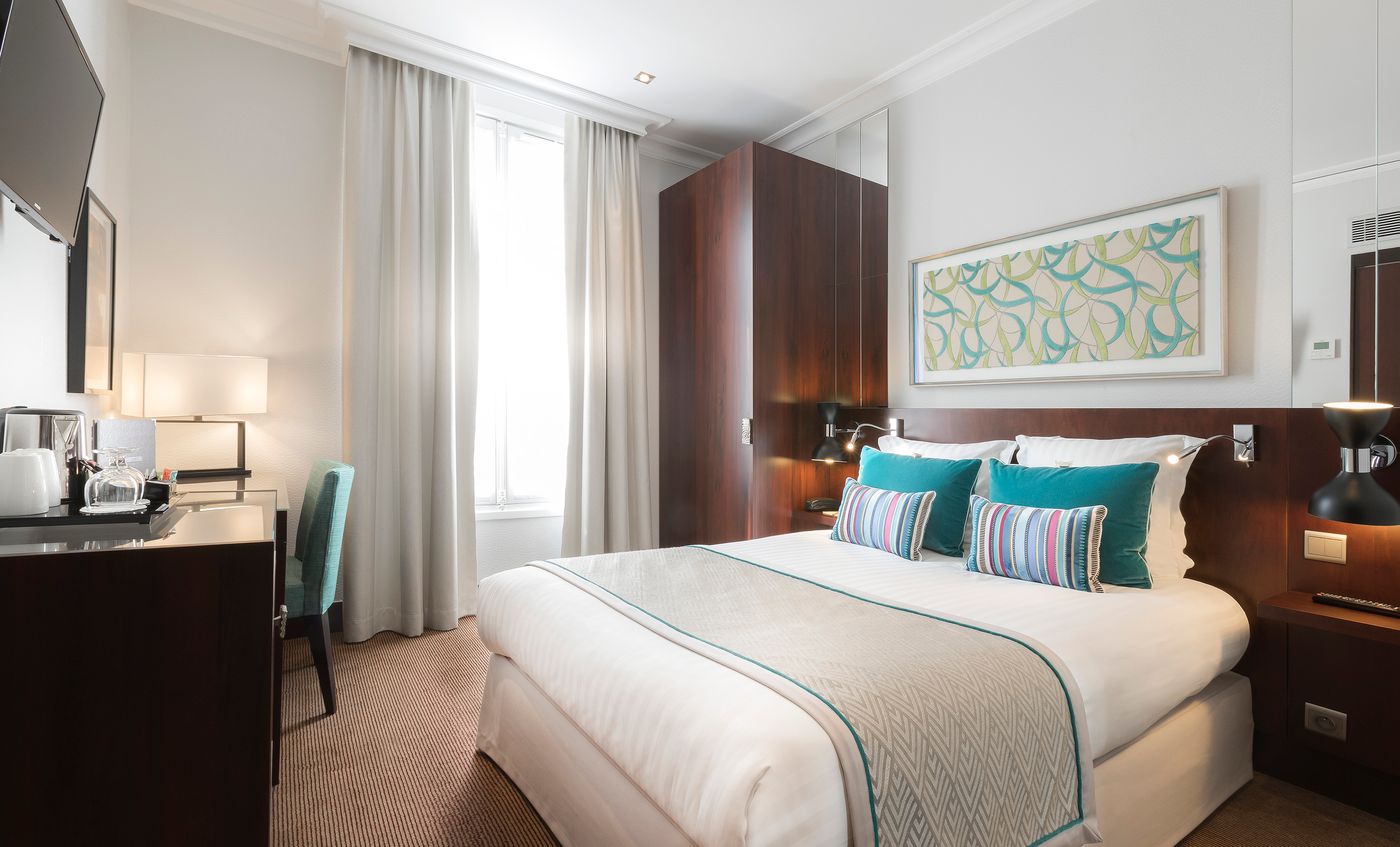 Montfleuri-Arc-de-Triomphe-Room-21