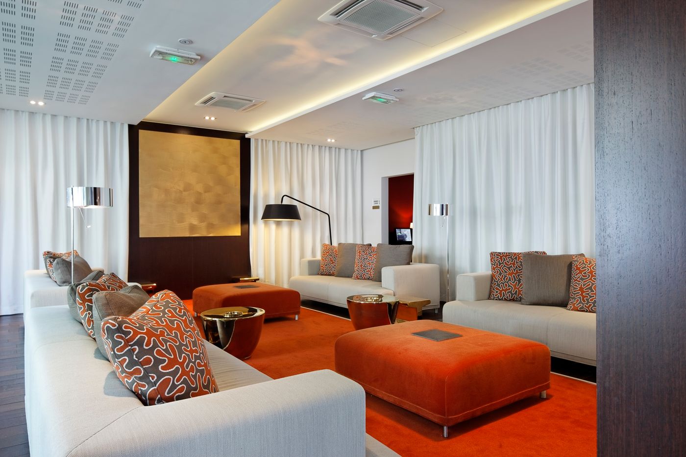 Hipark-Design-Suites-Nice-Lobby-47