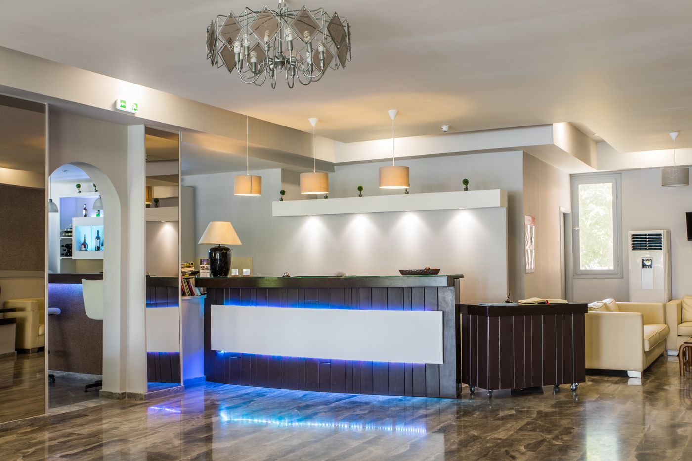 Silver-Bay-Hotel-Lobby-35