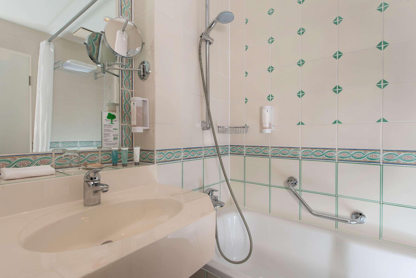 TRYP-by-Wyndham-Koeln-City-Centre-Room-12