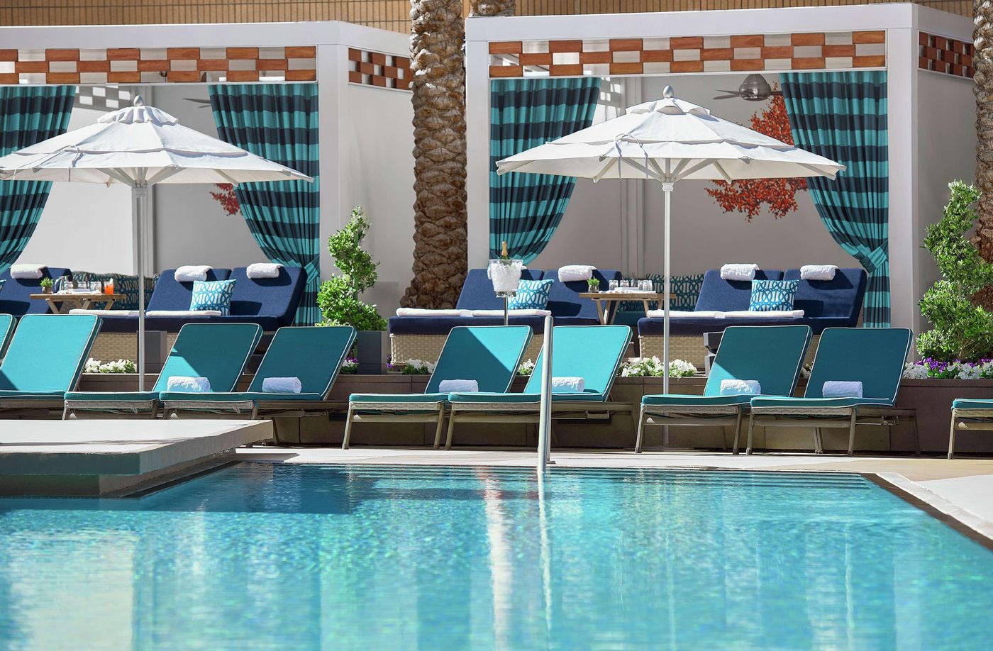 Waldorf-Astoria-Las-Vegas-Pool-1