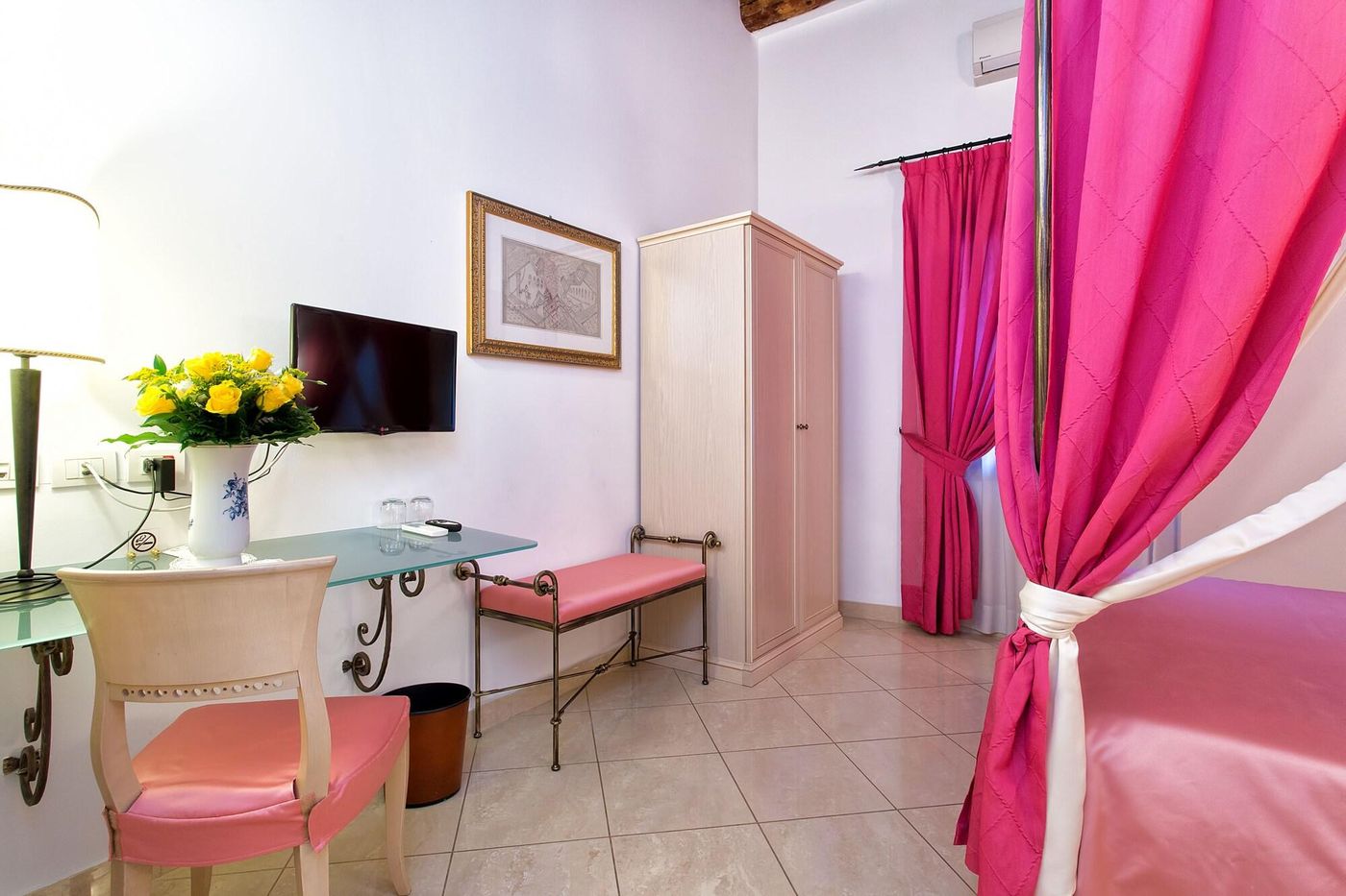 Alla-Vite-Dorata-Room-6