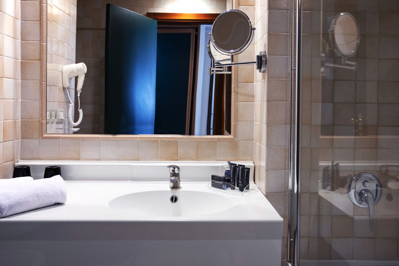 BV-Oly-Hotel-Room-27