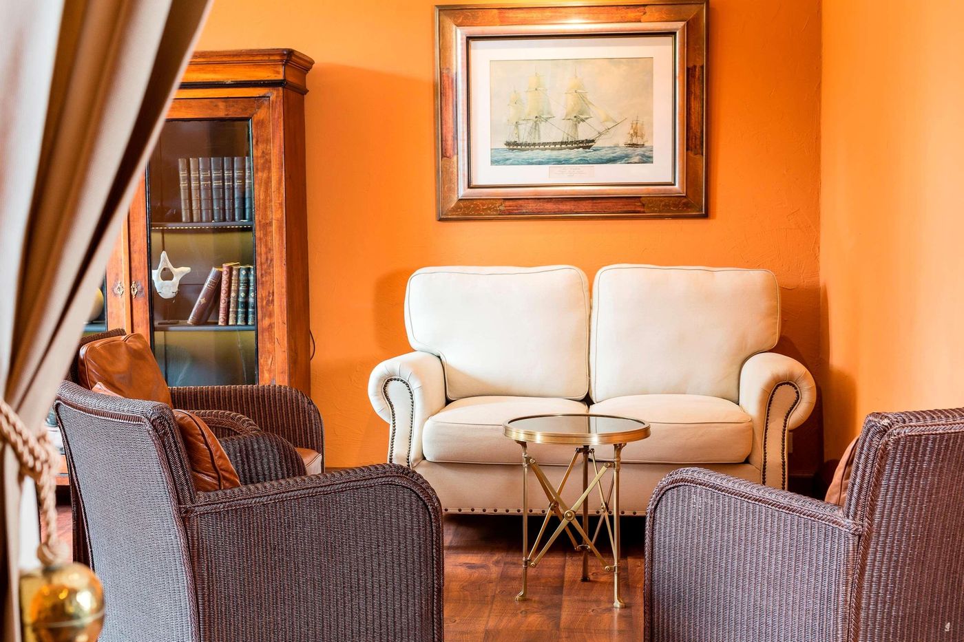 Best-Western-Premier-Montfleuri-Lobby-79