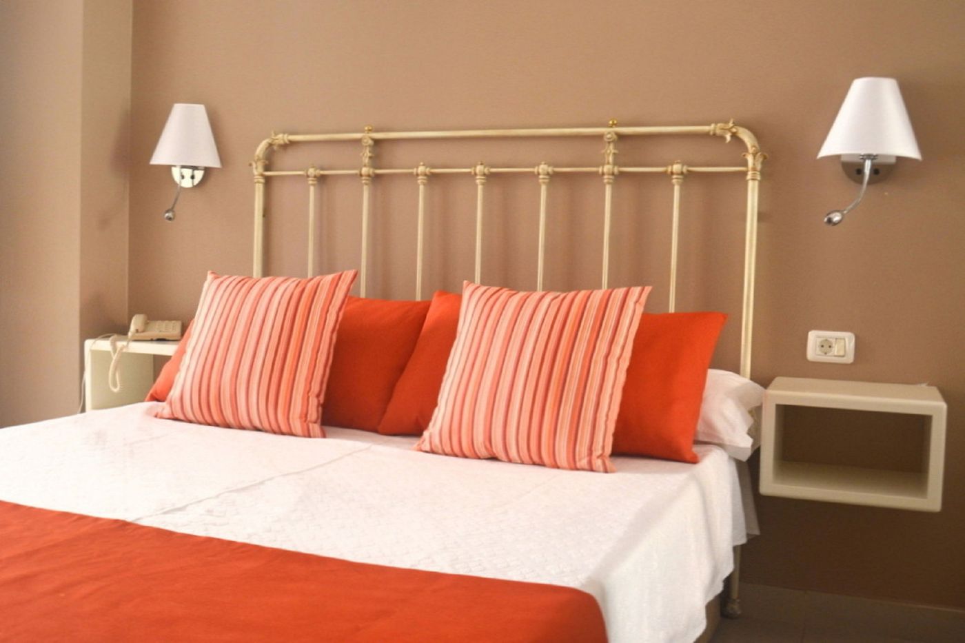 Hotel-RF-Astoria---Adults-Only-Room-15